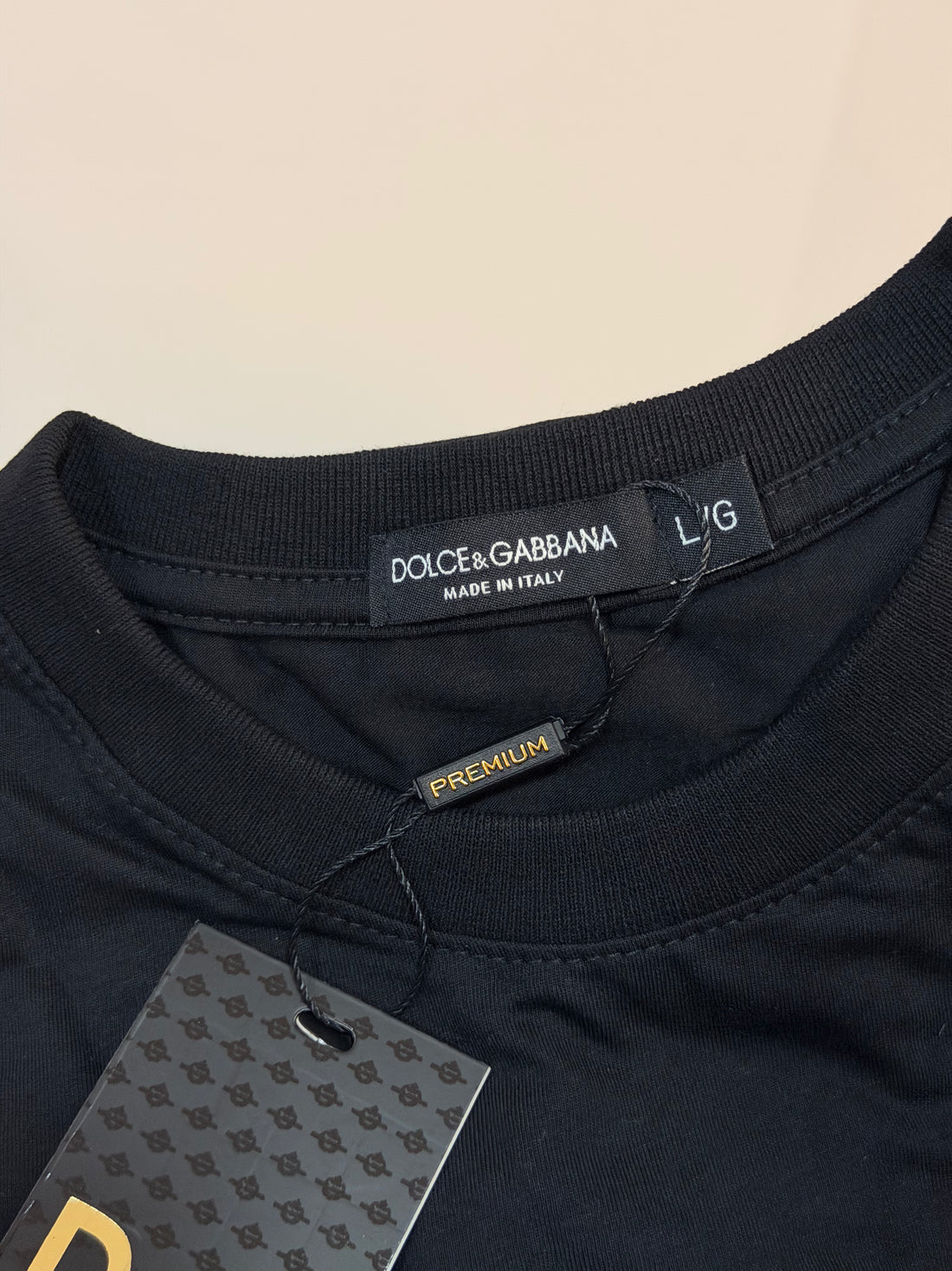 Camiseta D.G centralizada - Preta