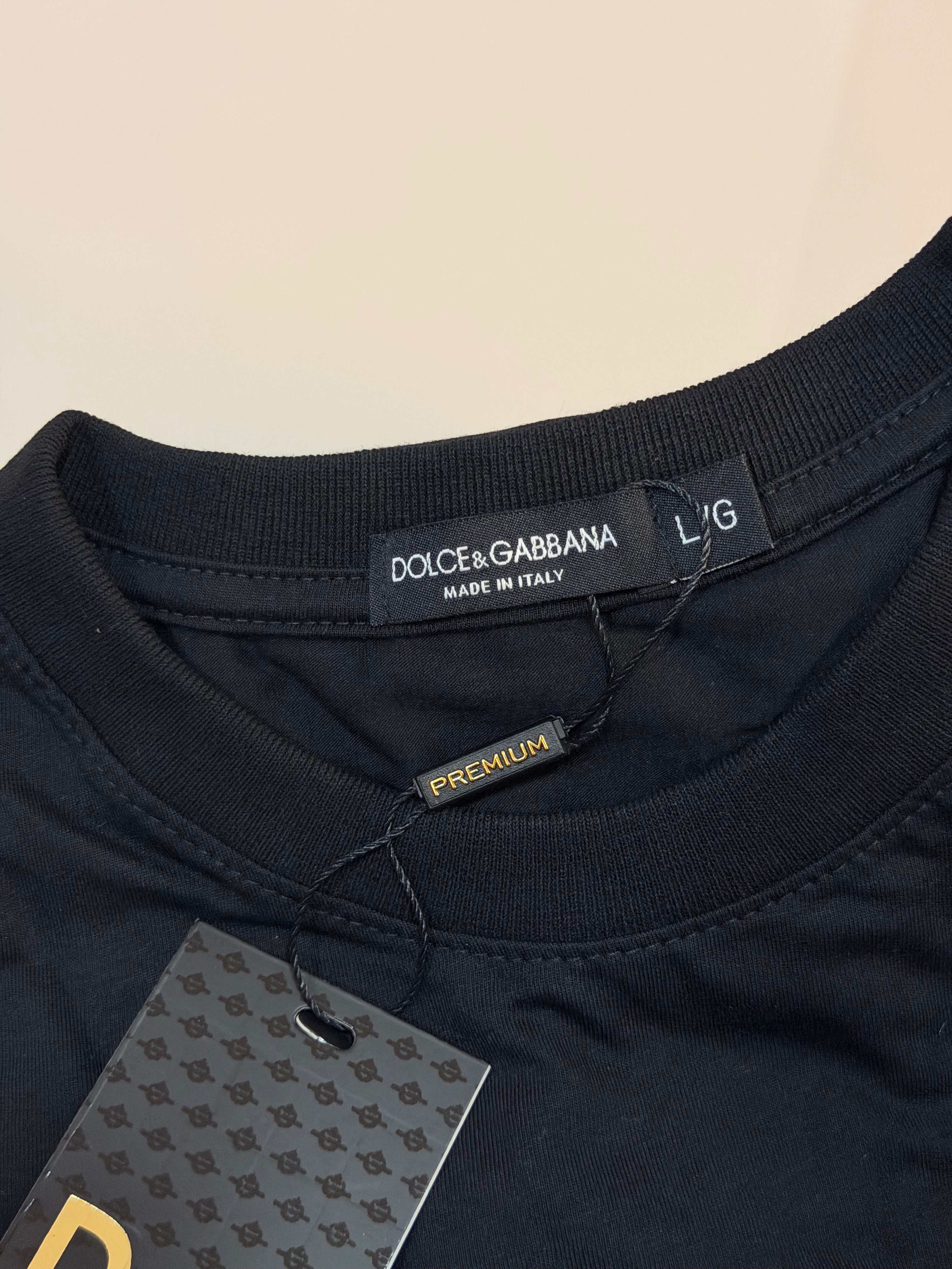 Camiseta D.G centralizada - Preta