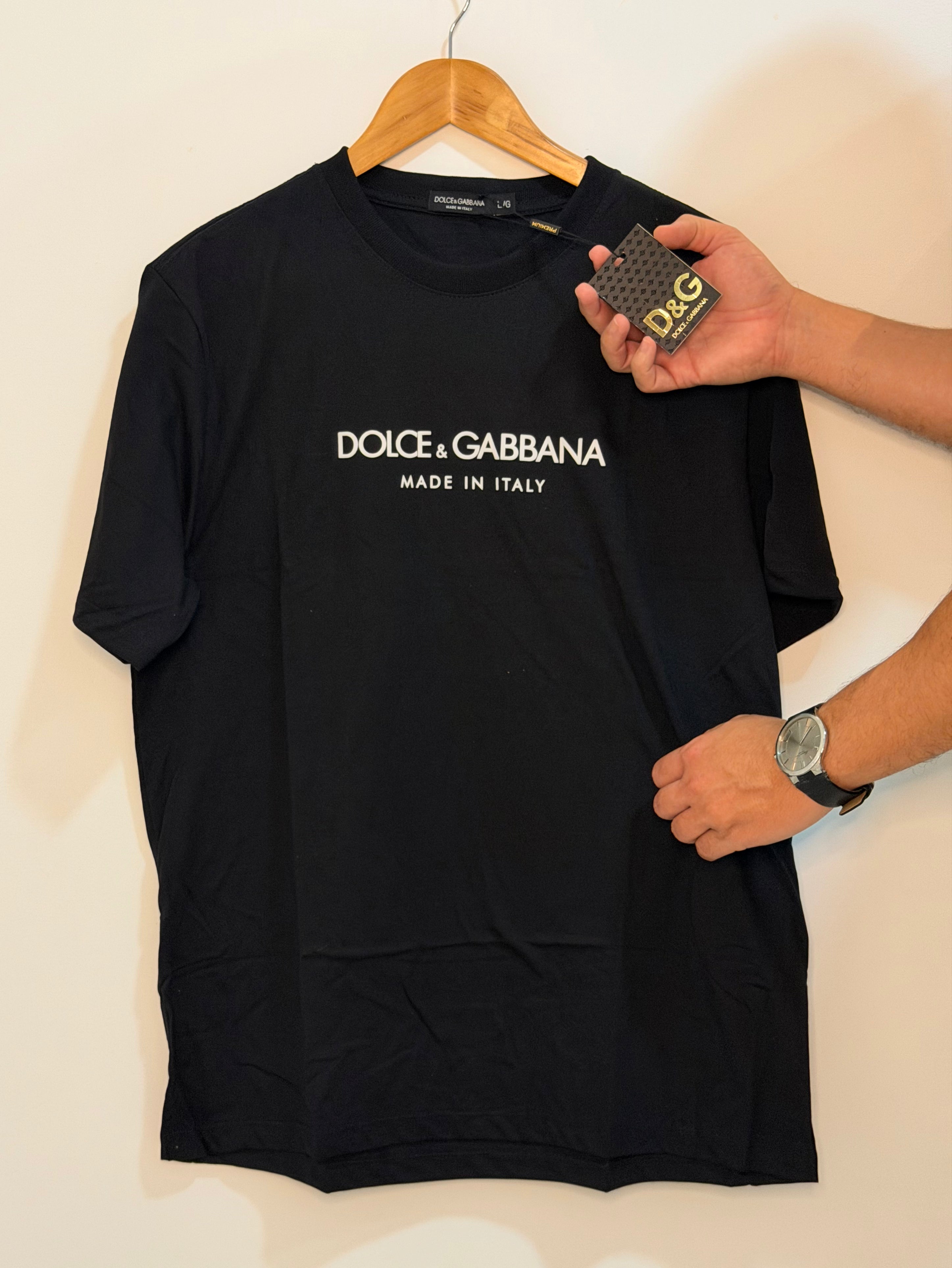 Camiseta D.G centralizada - Preta