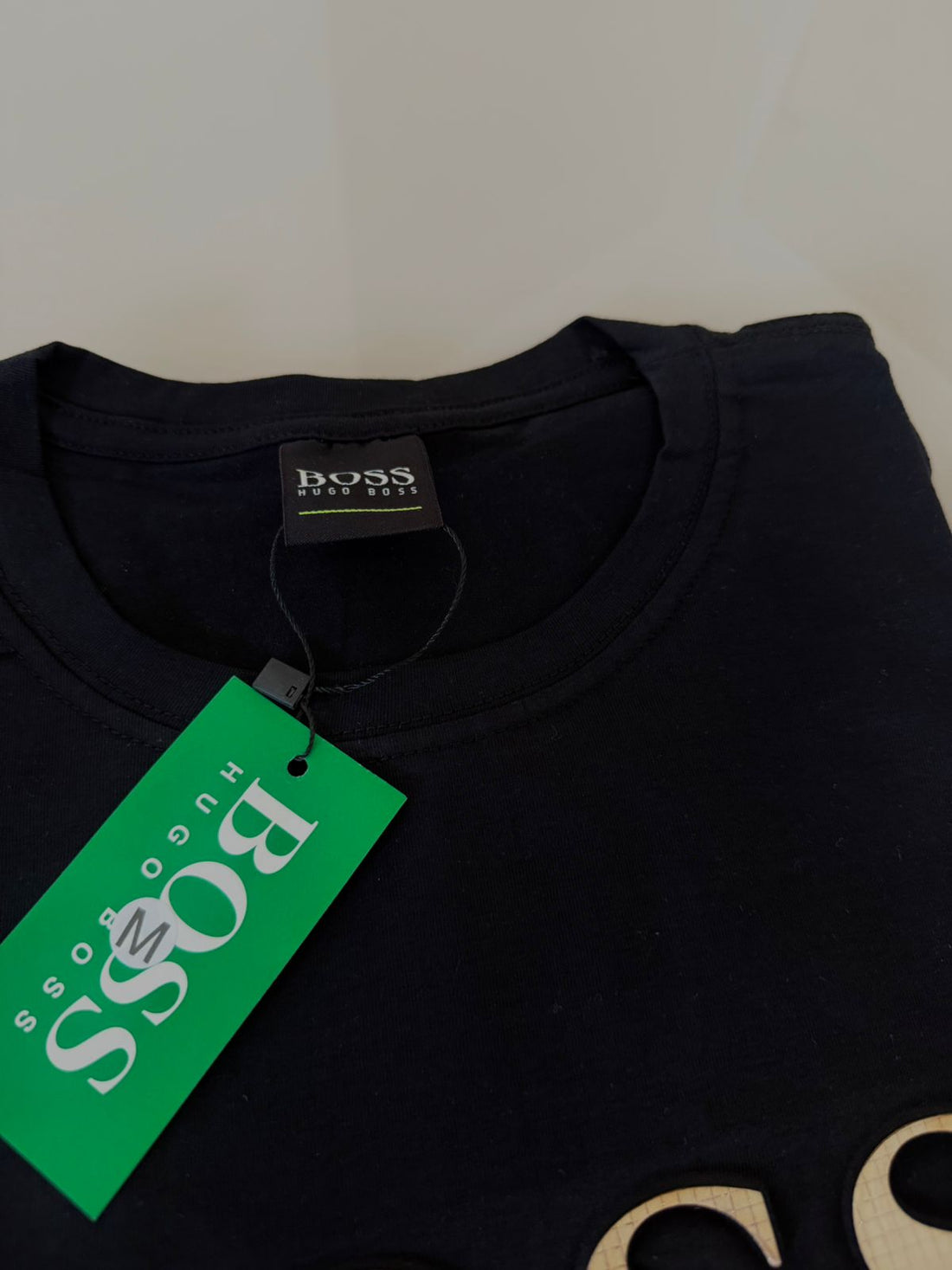 Camiseta H.B Auto-relevo Dourado - Preta - M