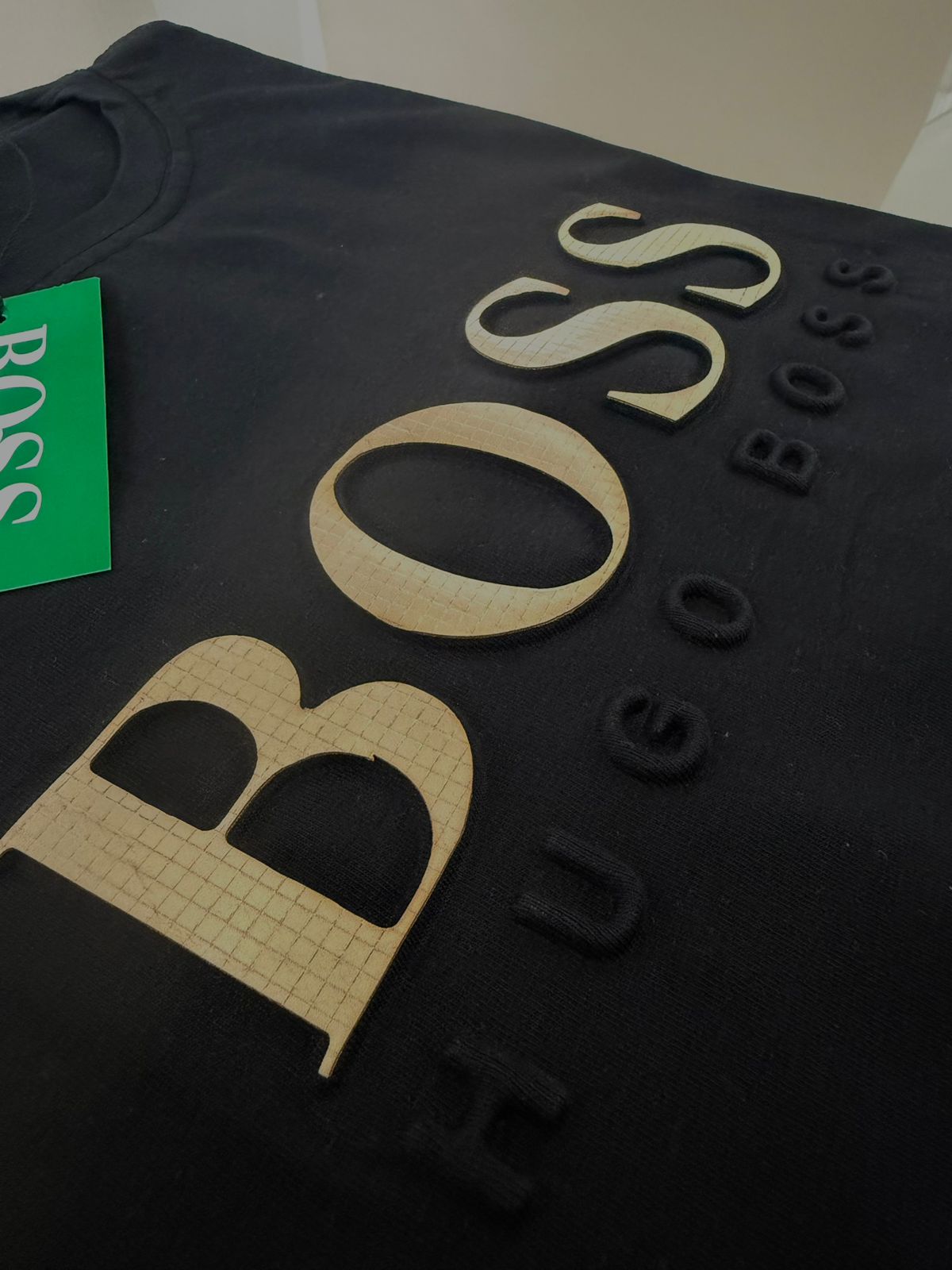 Camiseta H.B Auto-relevo Dourado - Preta - M