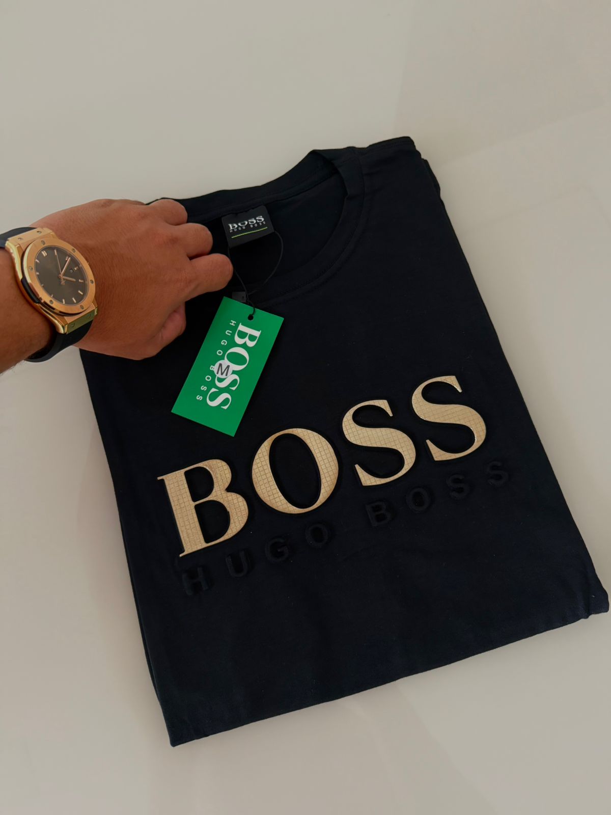 Camiseta H.B Auto-relevo Dourado - Preta - M